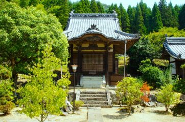 【岡山市にある安養寺。栄西は11歳までここで修行し得度した】