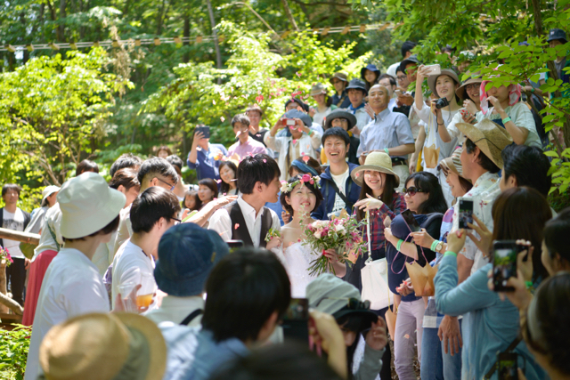 結婚式ってなんだろう 考え続けた答えは みんなとつくったプロセスの中にありました 森のウェディング アパートメント